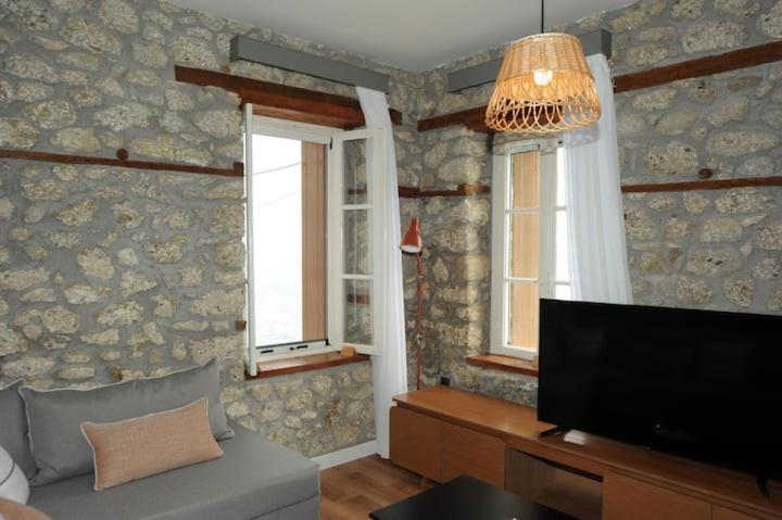 Crecian Water Front Apartment Aigeira Exterior photo